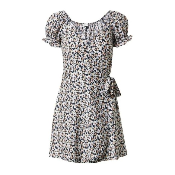 NWT Hollister Ditsy Daisy Puff-Sleeve Wrap Mini Dress Size XS Navy Floral - Picture 14 of 14